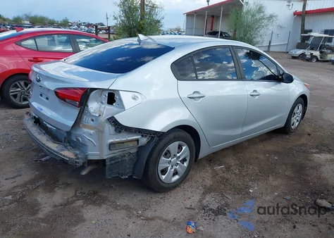 2017 Kia Forte Lx z USA, uszkodzony, nr VIN 3KPFK4A76HE161026